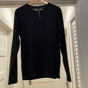 Lululemon Men’s 5 year long sleeve t shirt size M in Black
